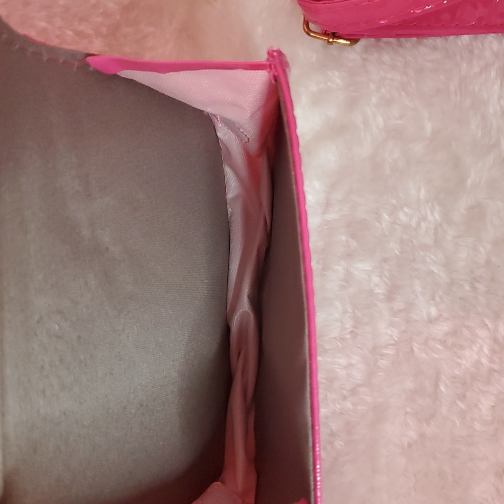 Hello Kitty Dark Pink Quilted Crossbody Bag NWT - Picture 4 of 4